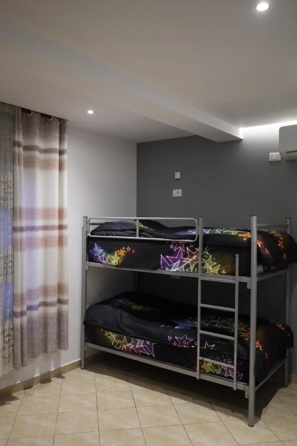 Sonche Hostel Tirana Kültér fotó